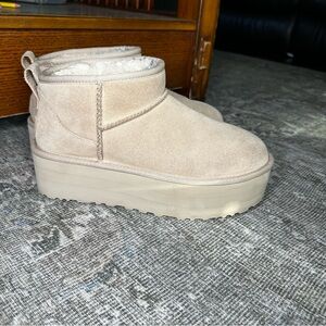 Ugg Classic Ultra Mini Platform Sand Women’s 9
